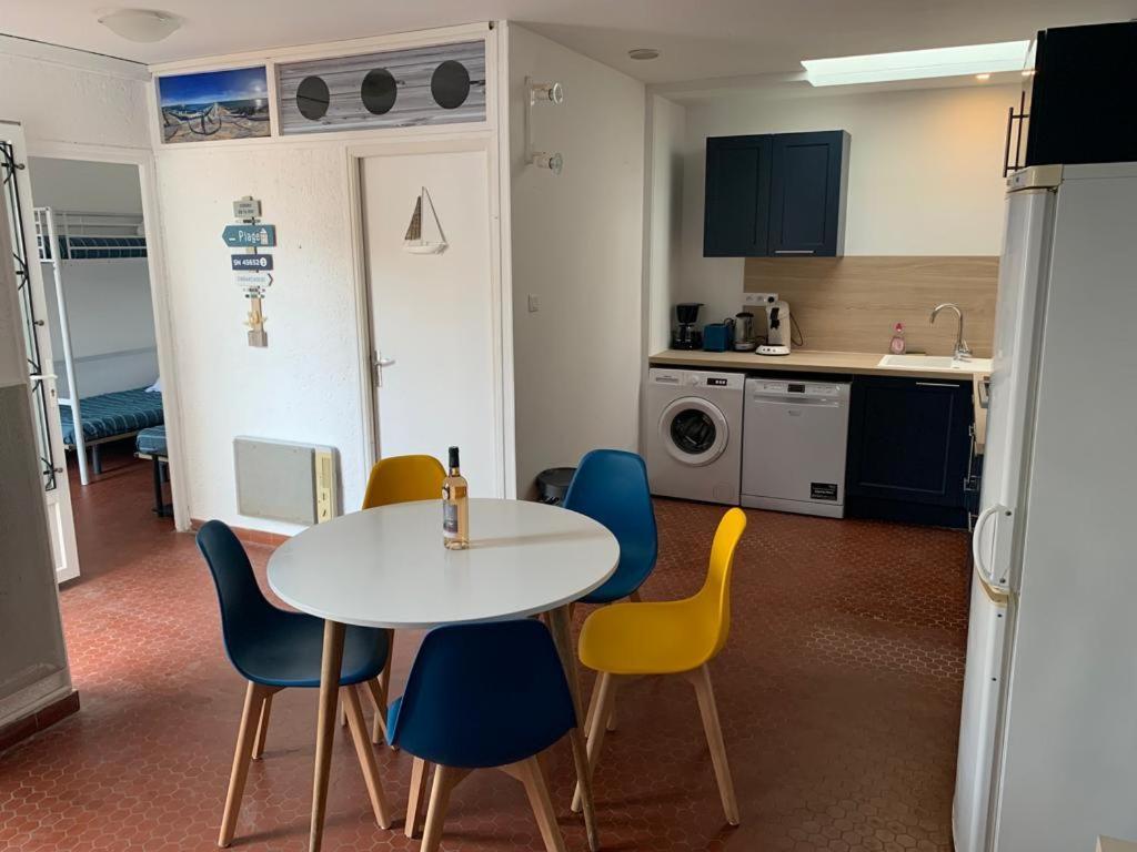 Patio Avec Cour Et Place De Parking En Bord De Holiday home *