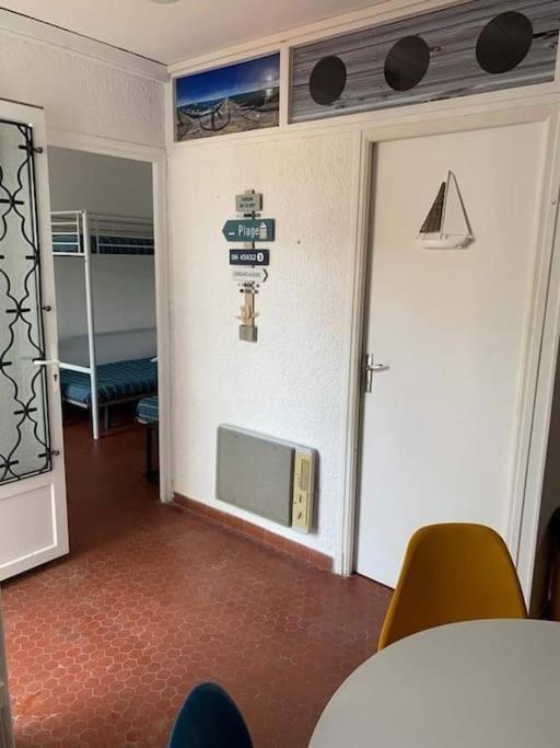 Patio Avec Cour Et Place De Parking En Bord De Holiday home *